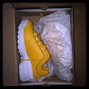 Fila Women 6.5 yellow w white sole fresh 🥰